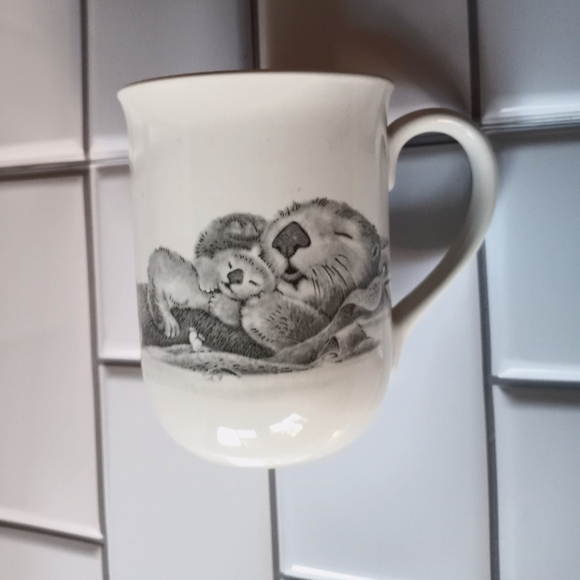 Otagiri Mother and Baby Otters Mug - Picture 3 of 4